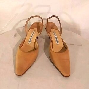 🔥 Like New Manolo Blahnik Tan Suede Slingback Kitten Heel Pumps